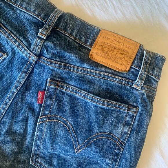 Levi’s dark wash premium denim mum jean - Picture 2 of 5